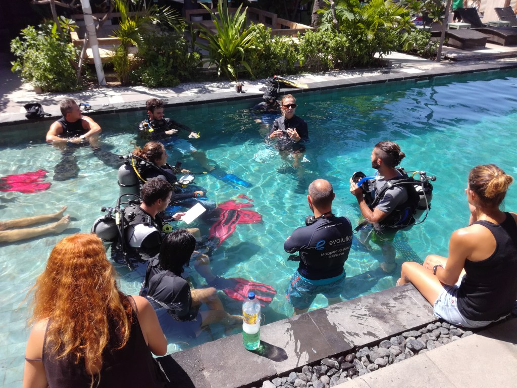 IDC Pool Confined Water Training Holly Macleod